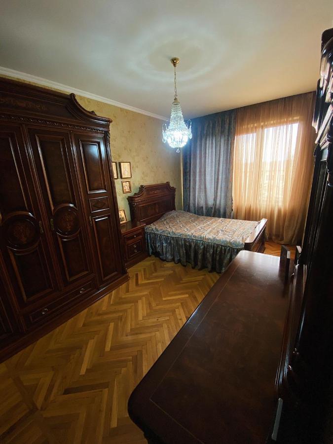 Большая Четырехкомнатная Квартира С Двумя Балконами У Моря В Центре Сухума,В Абхазии Soechoemi Buitenkant foto