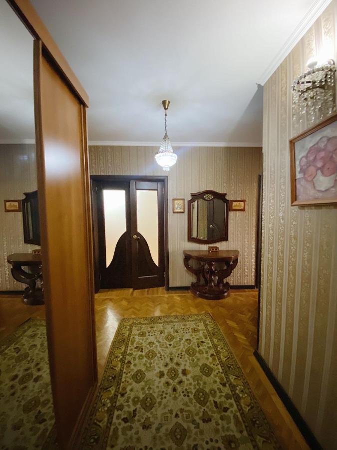 Большая Четырехкомнатная Квартира С Двумя Балконами У Моря В Центре Сухума,В Абхазии Soechoemi Buitenkant foto